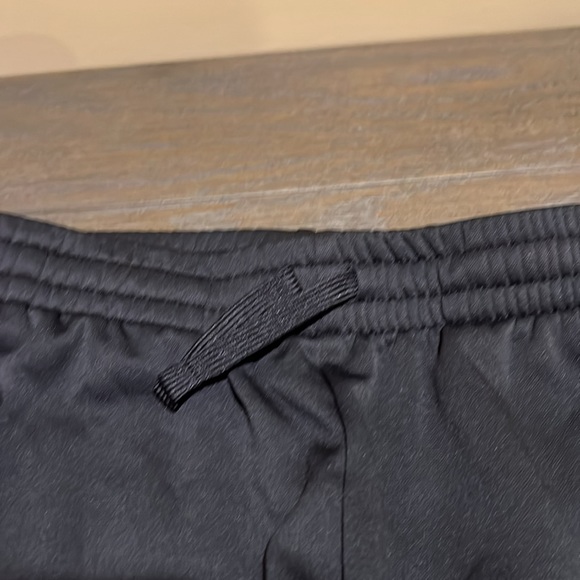 Under Armour boys activewear, EUC - Picture 5 of 5